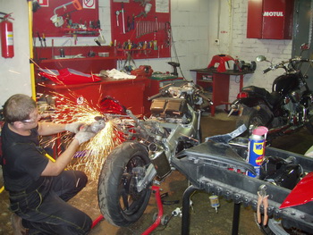 ����������� CBR400